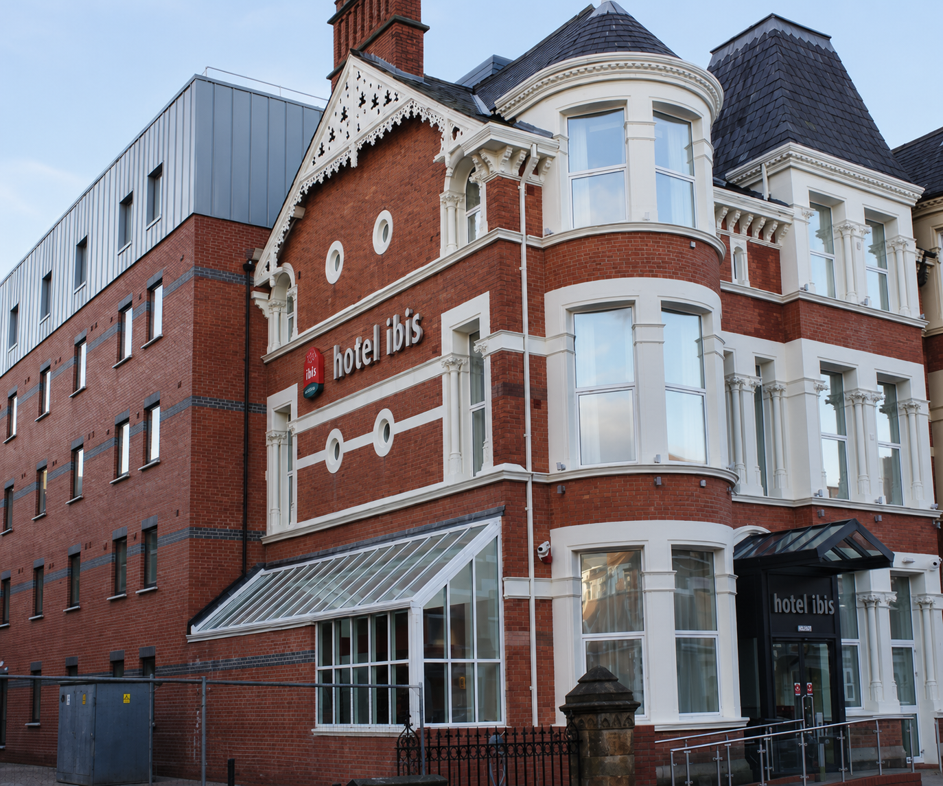 Ibis Hotel Queens Quarter Featured
