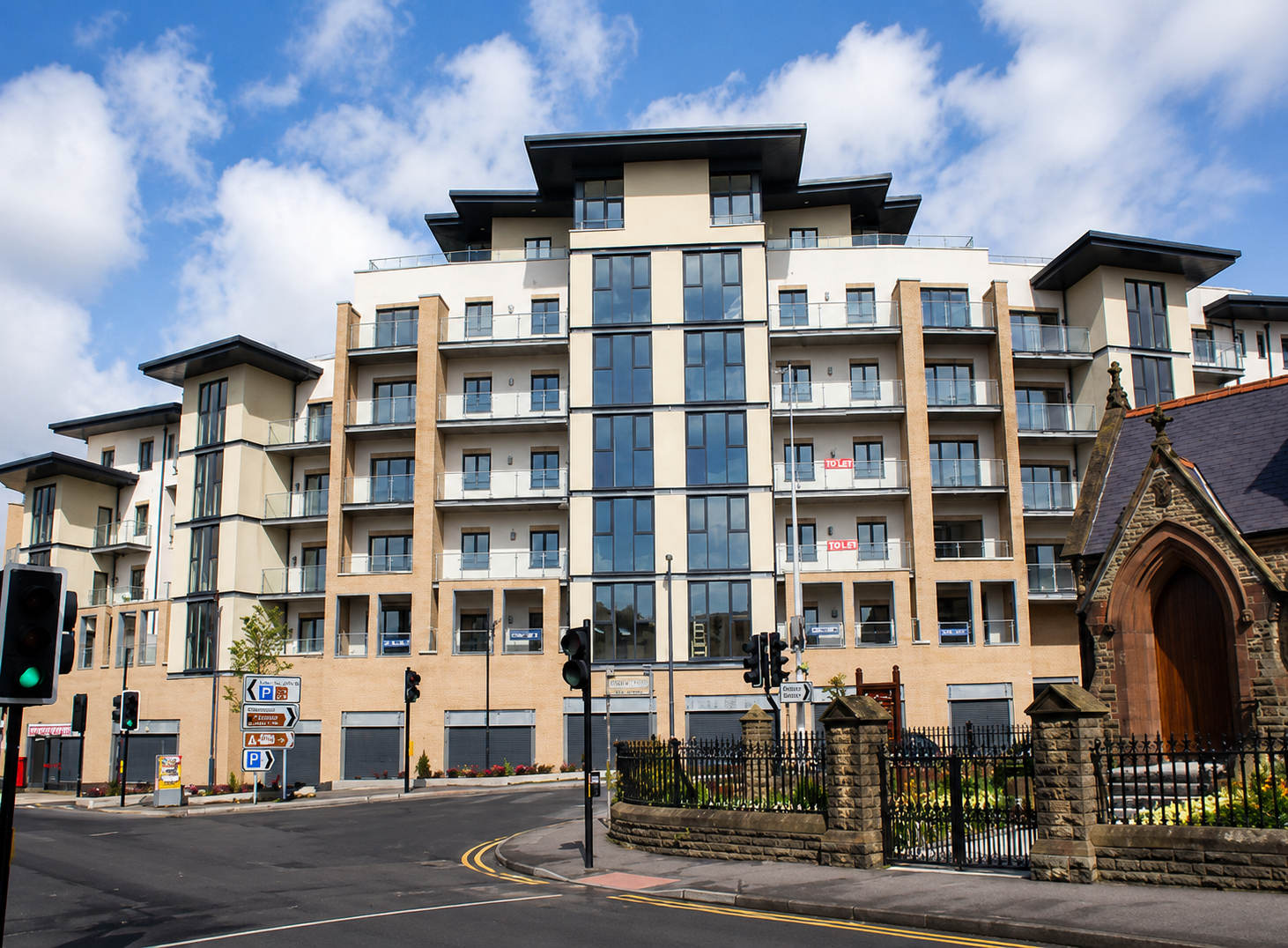 Laharna Apts Featured